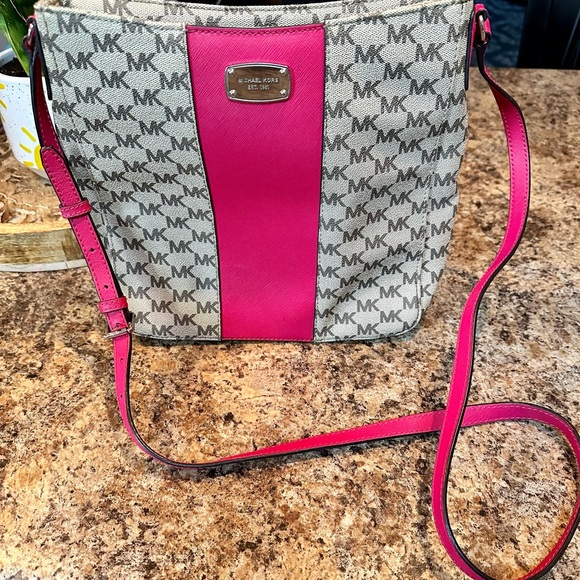 Michael Kors crossbody - Picture 3 of 5